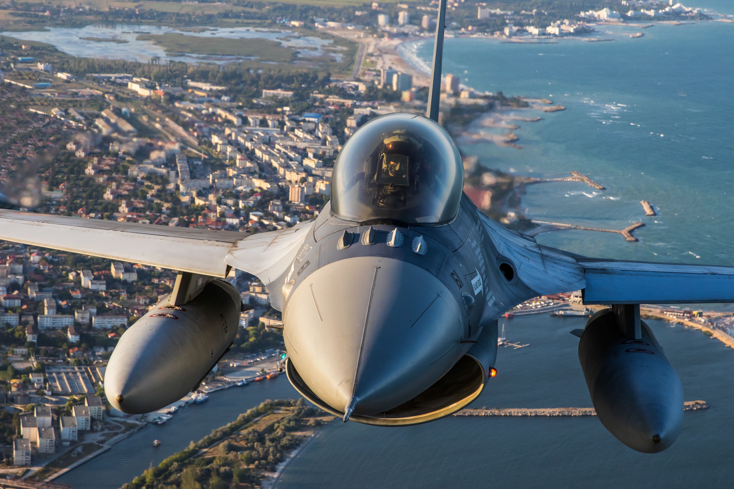 F16-front