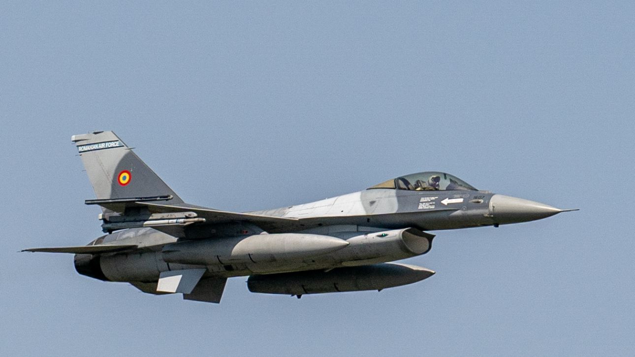 F16-FIGHTING FALCON